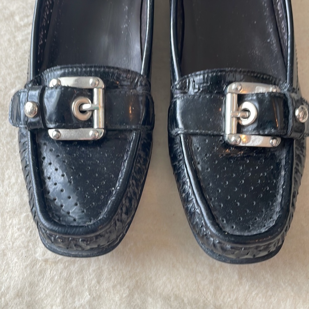 Stuart Weitzman Buckle Flats In Sz 7 1/2 N. In Go… - image 3